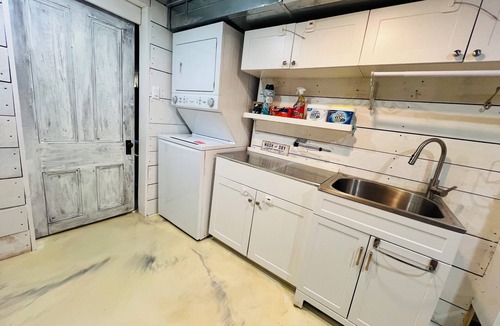The Nation Apartment | Rustic River Ranch Loft in St-Albert ~ Pet friendly ~ Hot tub ~ Countryside