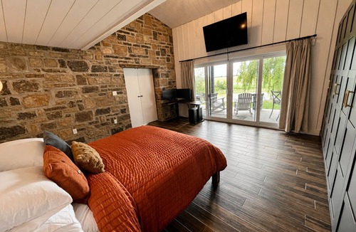 The Nation House | Rustic River Ranch ~ The Lodge ~ Hot Tub ~ Fire pit ~ Large Porch