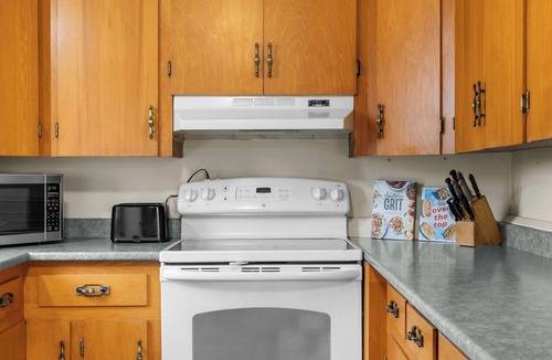 Anne's Land House | Rustico Hillside Vacation Home