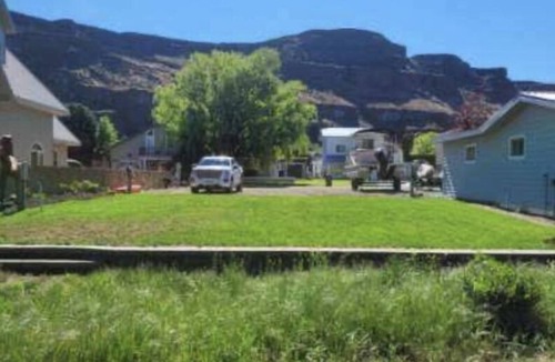 Sunland Estates RV Rental | RV spot on the River Unit C -minutes from Gorge concerts