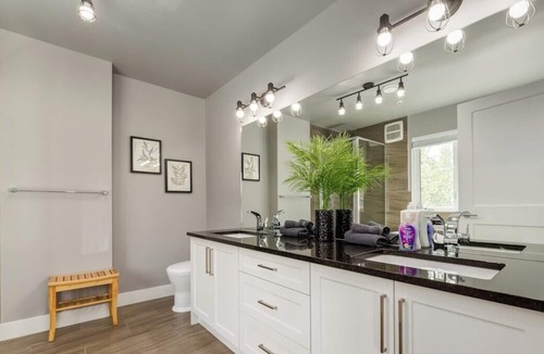 Marda Loop House | "Sage" 3 bedroom in Bankview, 5 mins from DT