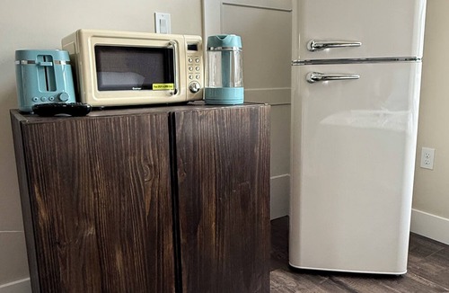 North Alton Apartment | Sakura Valley Studio Suite #1/Private Entrance in beautiful Annapolis Valley