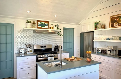 Tay Cottage | Saltbox by the Bay | Sunset Views, Bikes & Vetta Nordic Spa