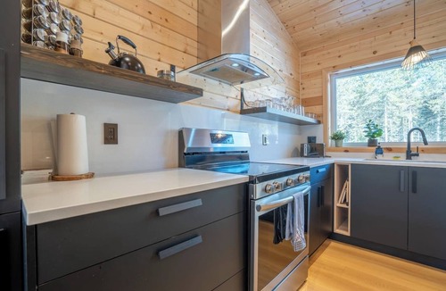 Mauricie House | Sanctuaire des Pins | Hot Tub | Sauna |10 Guests