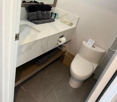 Regional District of Nanaimo Hotel | Sand Pebbles Inn