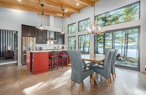 Westmeath Cottage | Sandy beach house property in Ottawa Valley