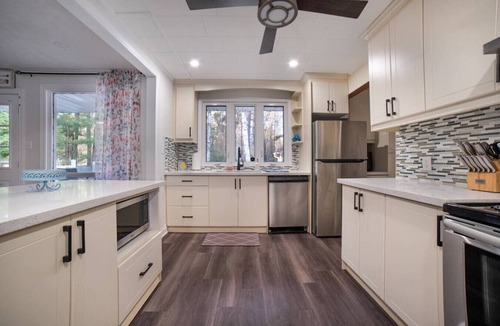 Bracebridge House | Santa`s Village Muskoka Retreat - Kayaks, Hot Tub