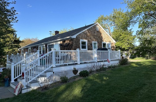 Snug Harbor House | Sat. to Sat. rental.2 blocks to marinas,5 min to beach and O Bar,15 to Newp