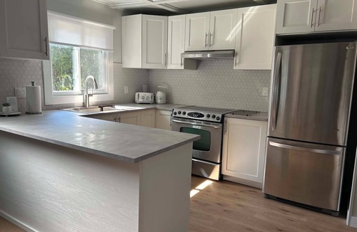 Sauble Beach Cottage | Sauble Beach, Ontario Cottage - 5 Minute Walk to Sand and Sunsets