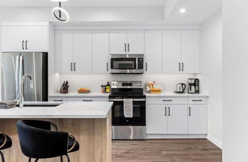 Golden Apartment | Scenic Riverstone 2BR w/Balcony + BBQ, Sleeps 6!