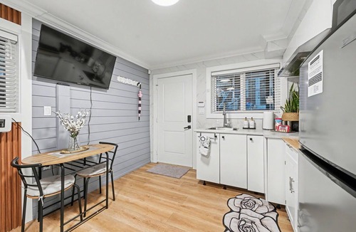 Fraserview Apartment | Secluded Bachelor Suite