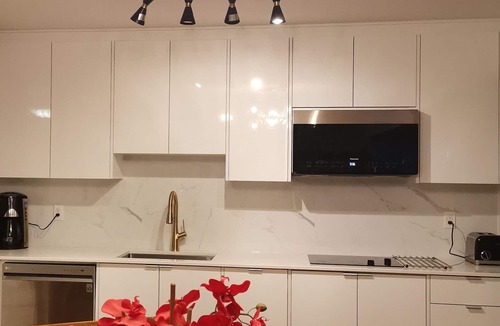 Douglas House | Self Entrance 2 BR, Whole Suite, Close To White Rock Beach & US Border, NEW
