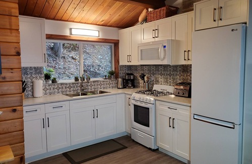 Blind Bay Cottage | Semi-Waterfront Cottage, w/beach & dock access & buoy, West View, Pet Friendly