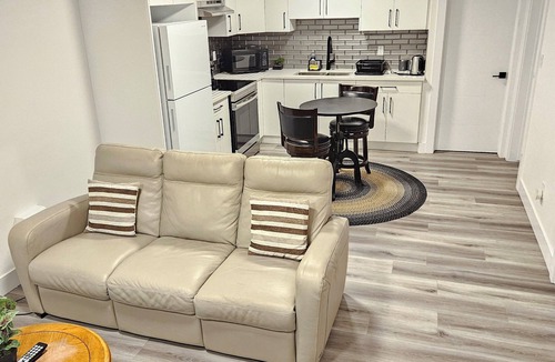 Southwest Edmonton House | Serene 2-bedroom basement suite for family and friend in pleasant Edmonton.