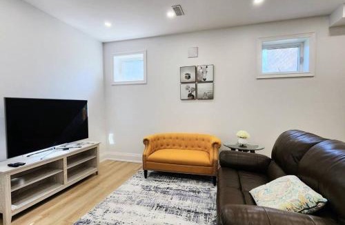 Glen Abbey Apartment | Serene High-celling Retreat