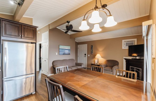 Central Okanagan Condo | Serene Lakeside with Pool and Views - CasaLoma