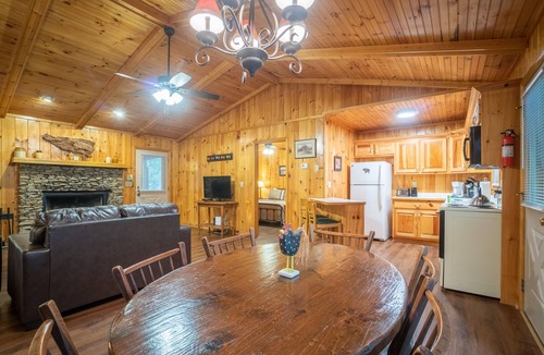 Sautee Nacoochee Cabin | Settin' on the Creek - August 10% OFF or 3rd Night Free - Ask for details!