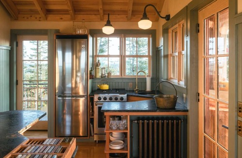 Lunenburg County Apartment | Shackup Tower - 30 ft in the air & hot tub & surf
