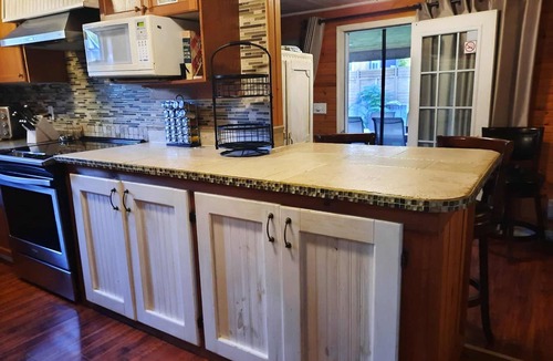 Turkey Point Cabin | SHADY DECK LODGE, TURKEY POINT, July & August min 7 days SAT. to SAT. $2000.00+