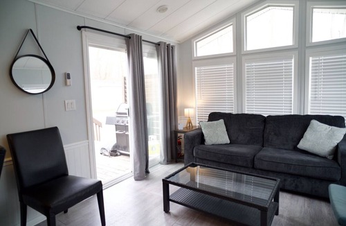 Sherkston Cottage | Sherkston Shores Sunset Cottage | 1 Min Beach
