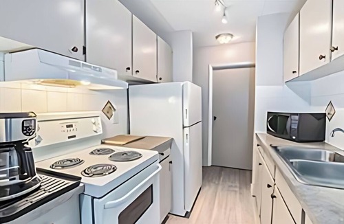 Strathmore Apartment | Short term Rental Welcome Nutrien ,CGC Inc Wheatland Plant, De Havilland.