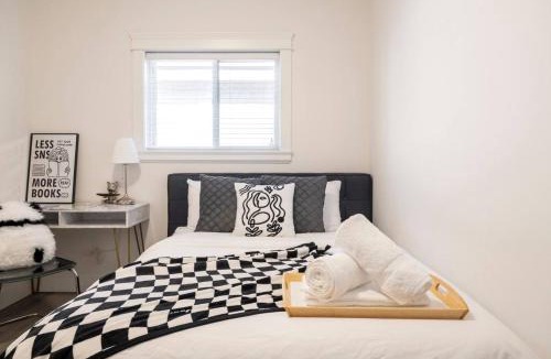 Richmond House | Si & Daniel Home Near YVR Airport & Skytrain Separate Entry Free Parking