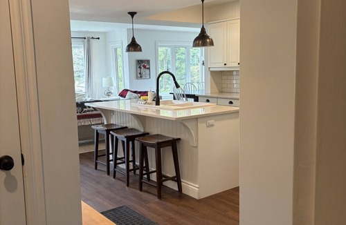 The Blue Mountains Ski Chalet | Sierra Peaks- Walk to Blue Mtn Village, Sleeps 8