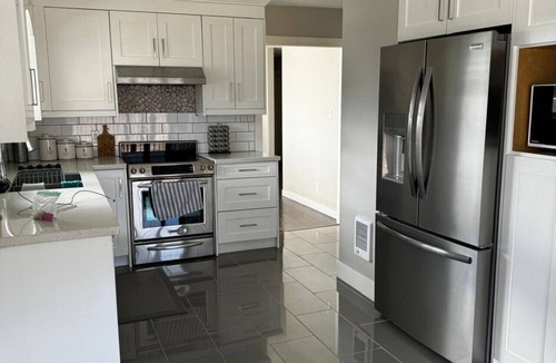 Creston House | Silver Oak Luxe Stay | King Bed | Retreat