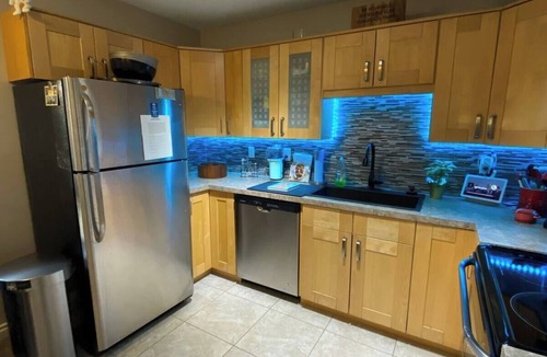 Lynnwood Ridge House | Simple Pet Friendly Family Home