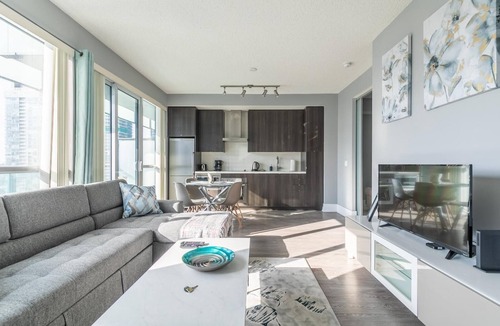 Toronto Entertainment District Apartment | Simply Comfort. Design 26 Floor Downtown Apartment