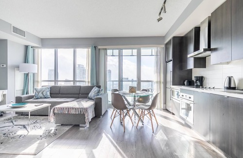 Toronto Entertainment District Apartment | Simply Comfort. Design 26 Floor Downtown Apartment
