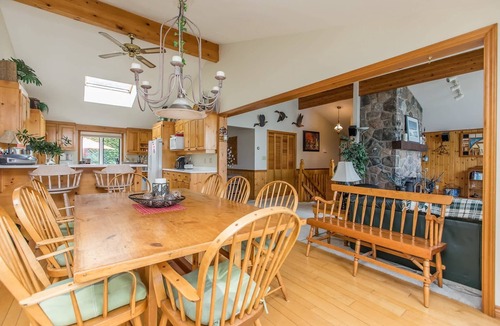 Oro-Medonte Cottage | Simply Simcoe A fabulous Carthew Bay lakefront home