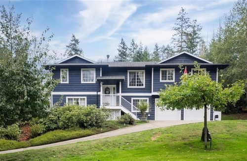 Sooke House | Sitka Grove - Beautiful garden suite in a park like setting!