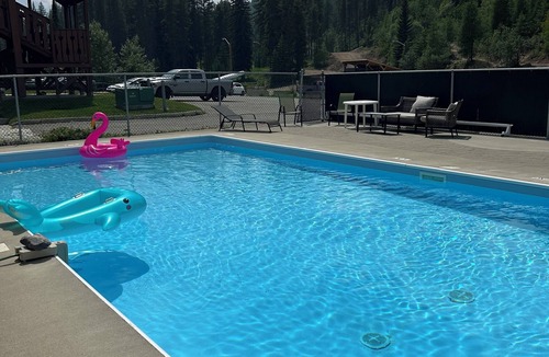 East Kootenay Condo | Ski, Hike and Bike All You Like, right to the very front door