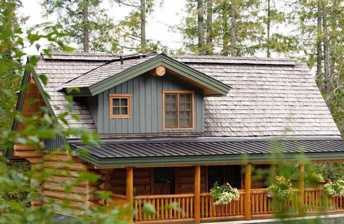 Fernie Cabin | Ski-in Cabin with private hot tub + Balcony!