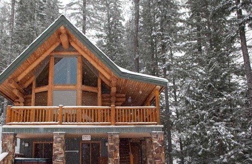 Fernie Cabin | Ski-in Cabin with private hot tub + Balcony!