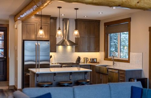 Fernie House | Ski In & Out Right from your Private Hot Tub