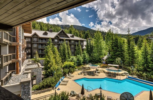 Upper Village Apartment | Ski-in/Ski-out | Cozy Studio with Hot Tub Access