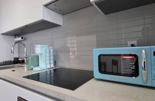 Downtown Mississauga Condo | Sky High | Luxe Stay | 2 BR-2 BA | SQ1 | Lake View | Gym | Pool | Parking