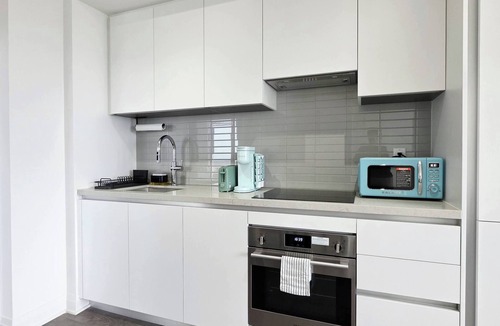 Downtown Mississauga Condo | Sky High | Luxe Stay | 2 BR-2 BA | SQ1 | Lake View | Gym | Pool | Parking