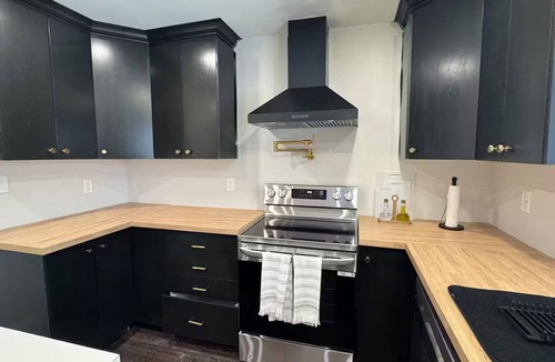 Algoma District House | Sleek bungalow