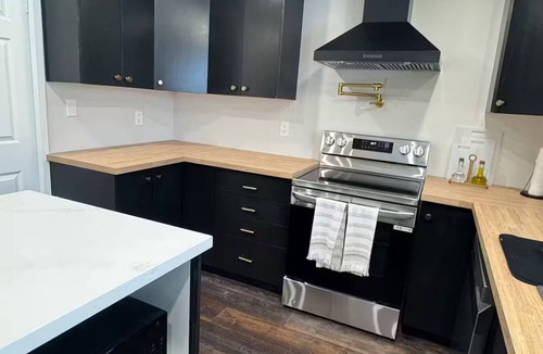 Algoma District House | Sleek bungalow