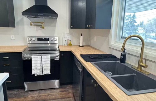 Algoma District House | Sleek bungalow