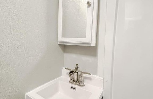 West Central Apartment | Sleepover Historic Downtown Springfield Apartments