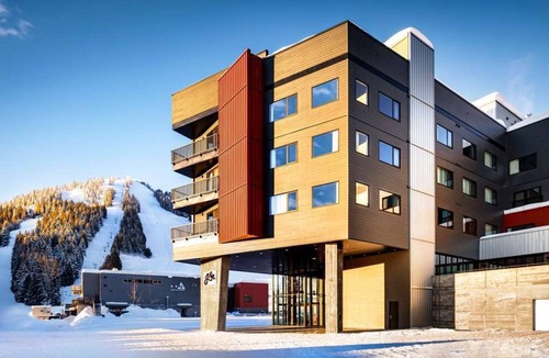 Rossland House | Slope-Side Elegance | Ski-In/Ski-Out | Spa, Fitness Center & Pet-Friendly