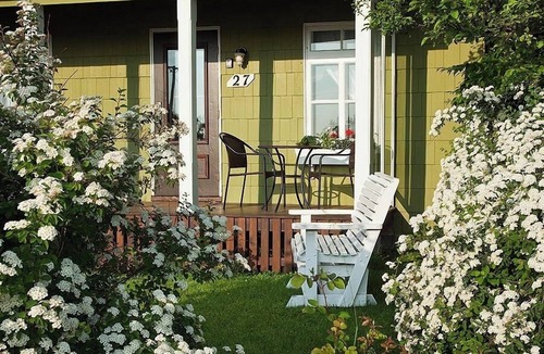 Pointe-au-Pic Condo | Small house with flowers and country