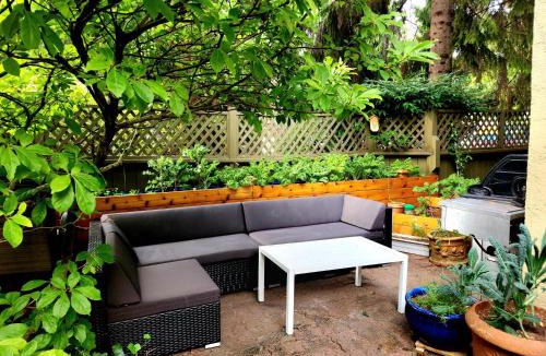 Kitsilano Bed & Breakfast | Small Private Studio at Kitsilano Beach
