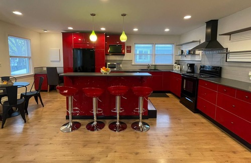 Byron Apartment | Snazzy 2-Bedroom Unit in the Heart of Byron