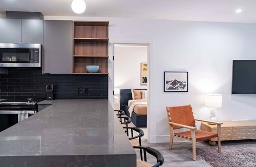 Revelstoke Condo | Snow & Swing Getaway - Three Bedrooms with Hot Tub
