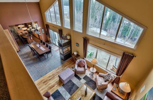 Sunburst Estates House | Soleil Chalet